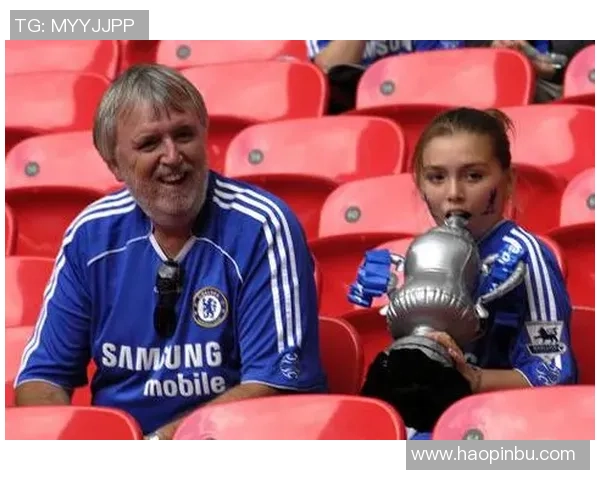 英格兰足球传奇人物日常生活瞬间大公开 展现球场外的真实一面 英格兰足球传奇人物日常生活瞬间大公开 展现球场外的真实一面