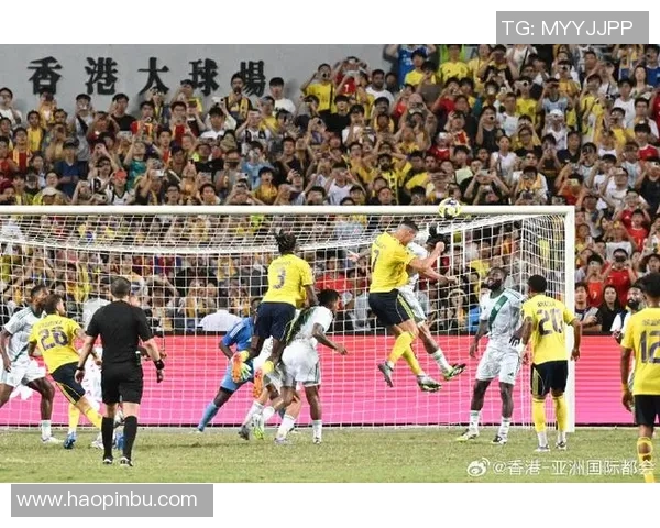 足球巨星荣耀与奋斗故事全面解析展现赛场内外的人生精彩瞬间 足球巨星荣耀与奋斗故事全面解析展现赛场内外的人生精彩瞬间