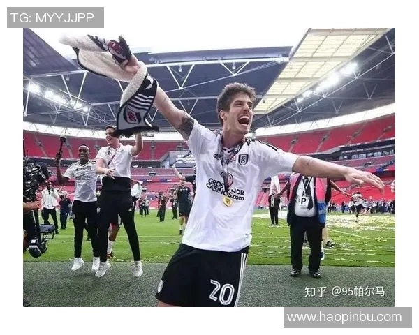 足球球星帅照集锦，展现男生帅气与力量的完美结合