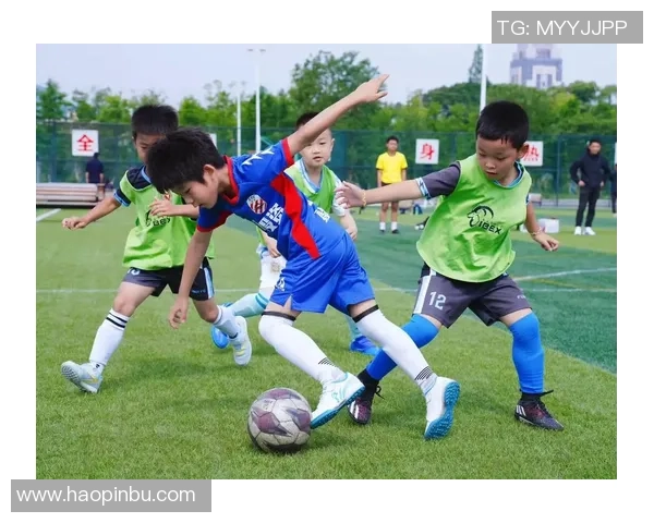 从未踏上绿茵场的足球巨星如何在赛场外书写传奇人生