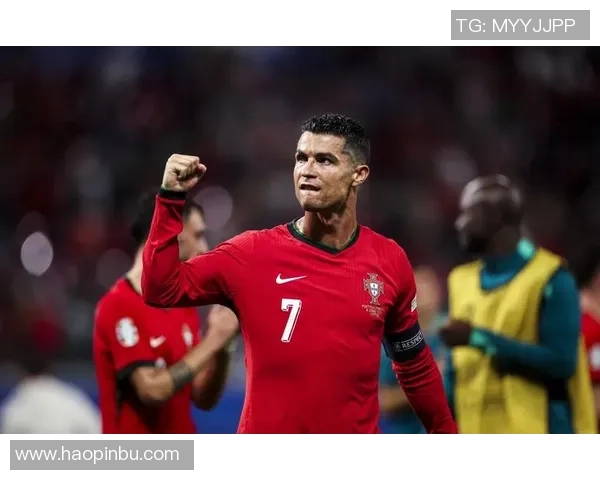 足球巨星变身老者街头打球 让你见识不一样的足球魅力与幽默瞬间 足球巨星变身老者街头打球 让你见识不一样的足球魅力与幽默瞬间